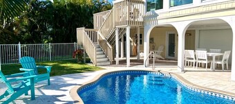 Sandy Cheeks- Gorgeous Newly Renovated Pool Home with Bikes