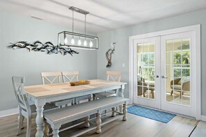 Dining - Sandy Cheeks- Gorgeous Newly Renovated Pool Home with Bikes (Sanibel)