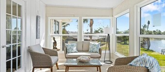 Sandy Cheeks- Gorgeous Newly Renovated Pool Home with Bikes