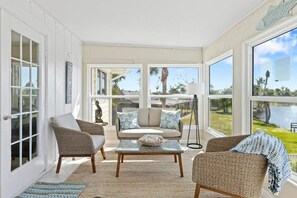 TV, offices - Sandy Cheeks- Gorgeous Newly Renovated Pool Home with Bikes (Sanibel)