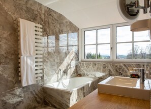 Luxury Double Room | Bathroom - Gasthof & Hotel Bichler (Emmering)