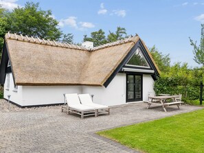 Outdoor dining - "Emanuela" - 800m from the sea by Interhome (Gilleleje)