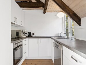 Kühlschrank, Mikrowelle, Ofen, Geschirrspüler