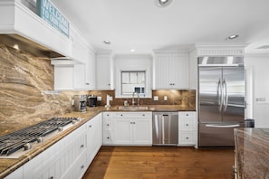 Private kitchen - Classic coastal beach home!!!!  FURNISHED!!
STEPS TO THE BEACH OR BAY  (Newport Beach)