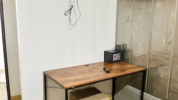 Suite | 1 bedroom, desk, laptop workspace, free WiFi