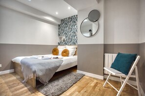 3 habitaciones, tabla de planchar con plancha, wifi y ropa de cama 
