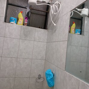 Shower, free toiletries, slippers, bidet