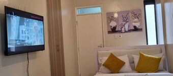 Lux Suites Royal Suburbs Apartments