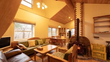 Flat-screen TV, fireplace, heated floors