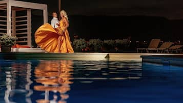 Seasonal outdoor pool, pool umbrellas