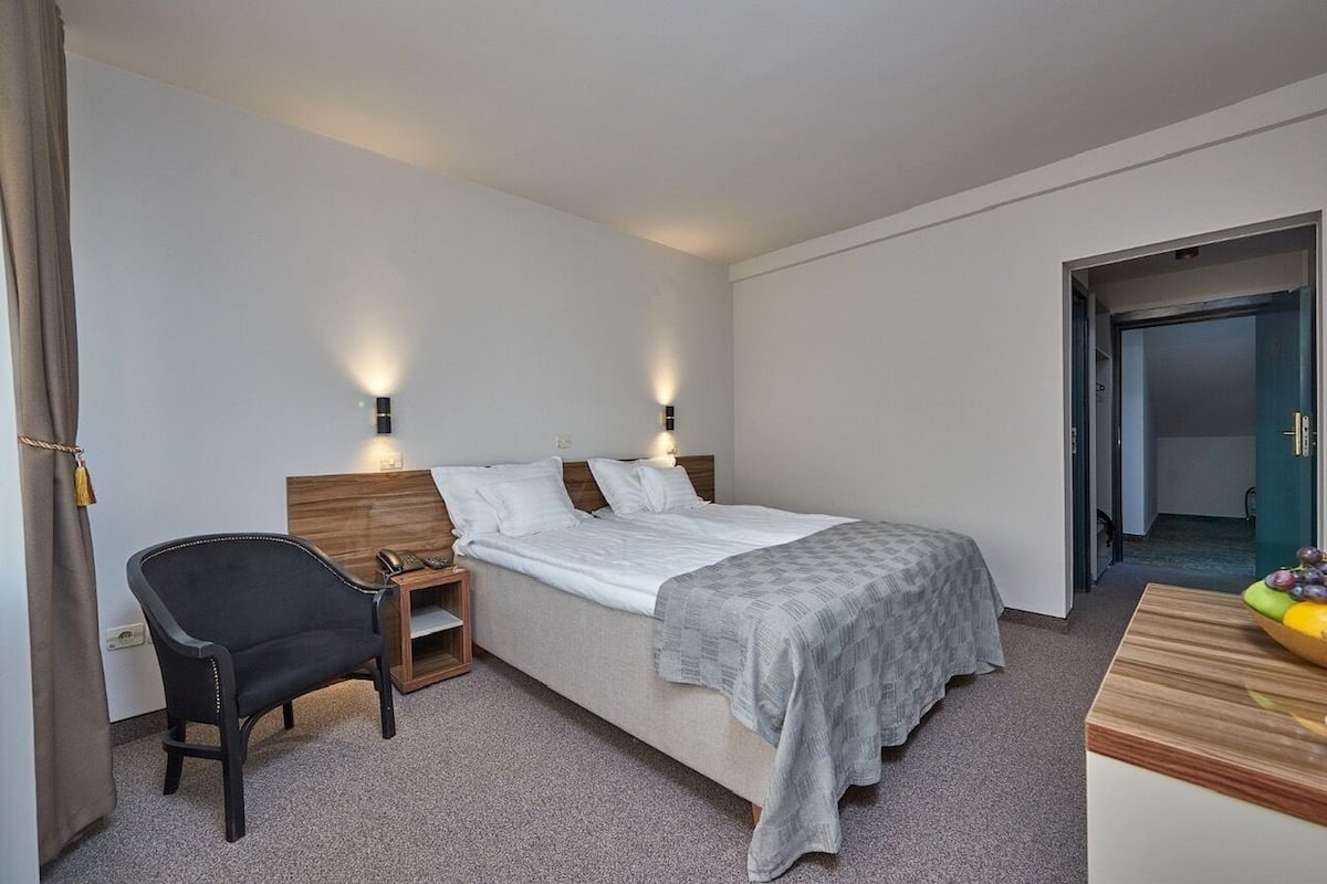 Classic Double or Twin Room | In-room safe, desk, laptop workspace, blackout curtains