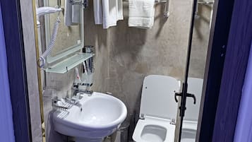 Standard Double Room | Bathroom