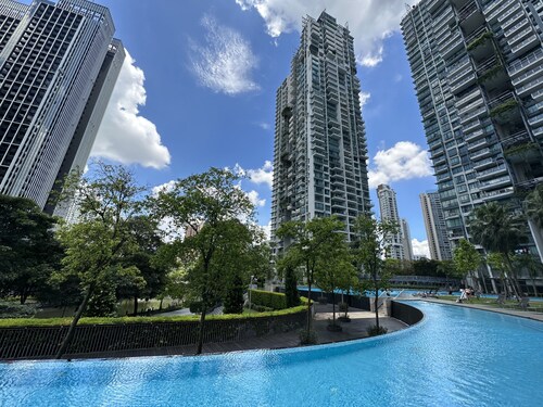 Cozy Room in a Luxury Class Service Condo in the Heart of the famed iconic city!