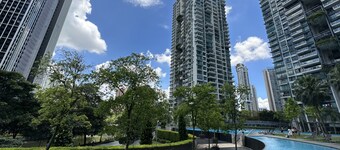 Cozy Room in a Luxury Class Service Condo in the Heart of the famed iconic city!