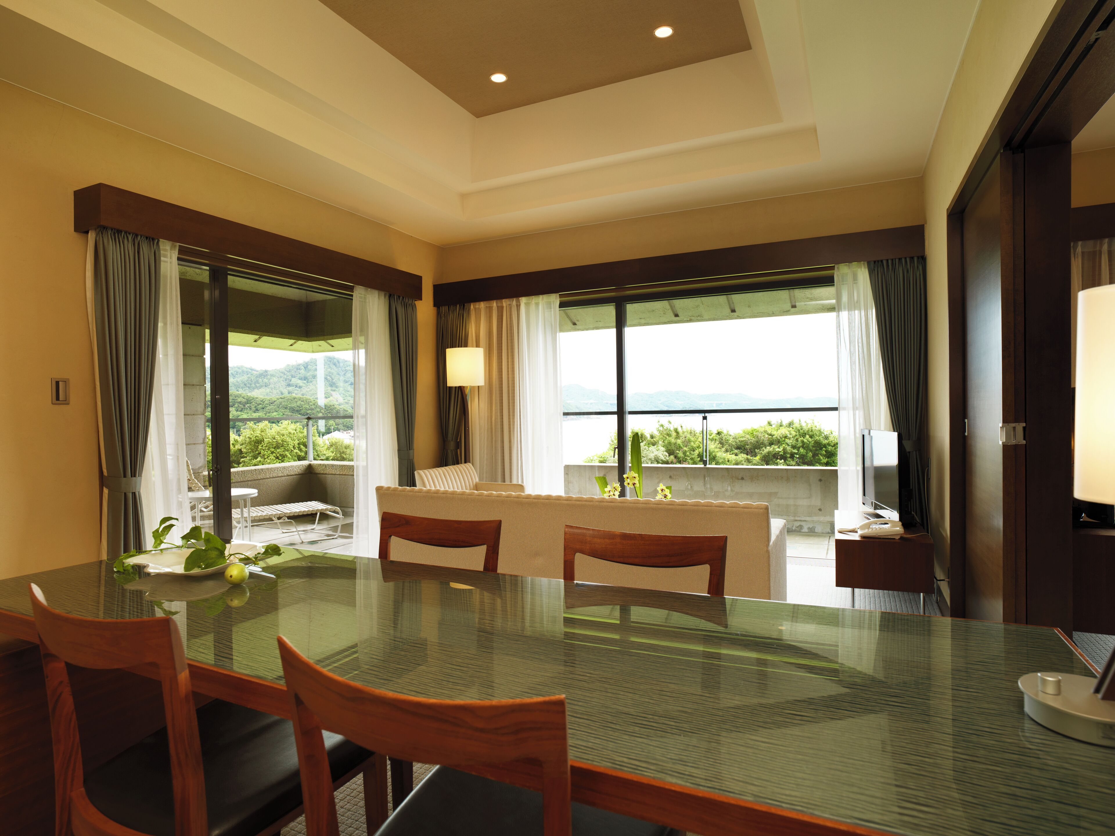 Tomannsrom – luksus, havutsikt (Hollywood Suite 201) | Skrivebord, skrivebord for bærbar PC og blendingsgardiner