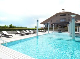 Seasonal outdoor pool, pool umbrellas