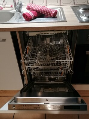 Kühlschrank, Ofen, Herdplatte, Geschirrspüler