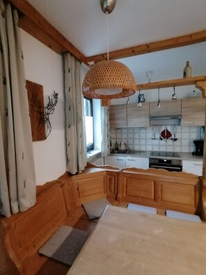 Kühlschrank, Ofen, Herdplatte, Geschirrspüler