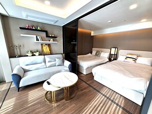 Deluxe Twin Room, 2 Double Beds | Individually decorated, individually furnished, blackout drapes