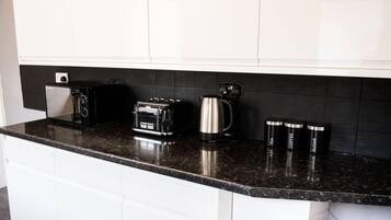 House | Private kitchen | Fridge, microwave, oven, stovetop