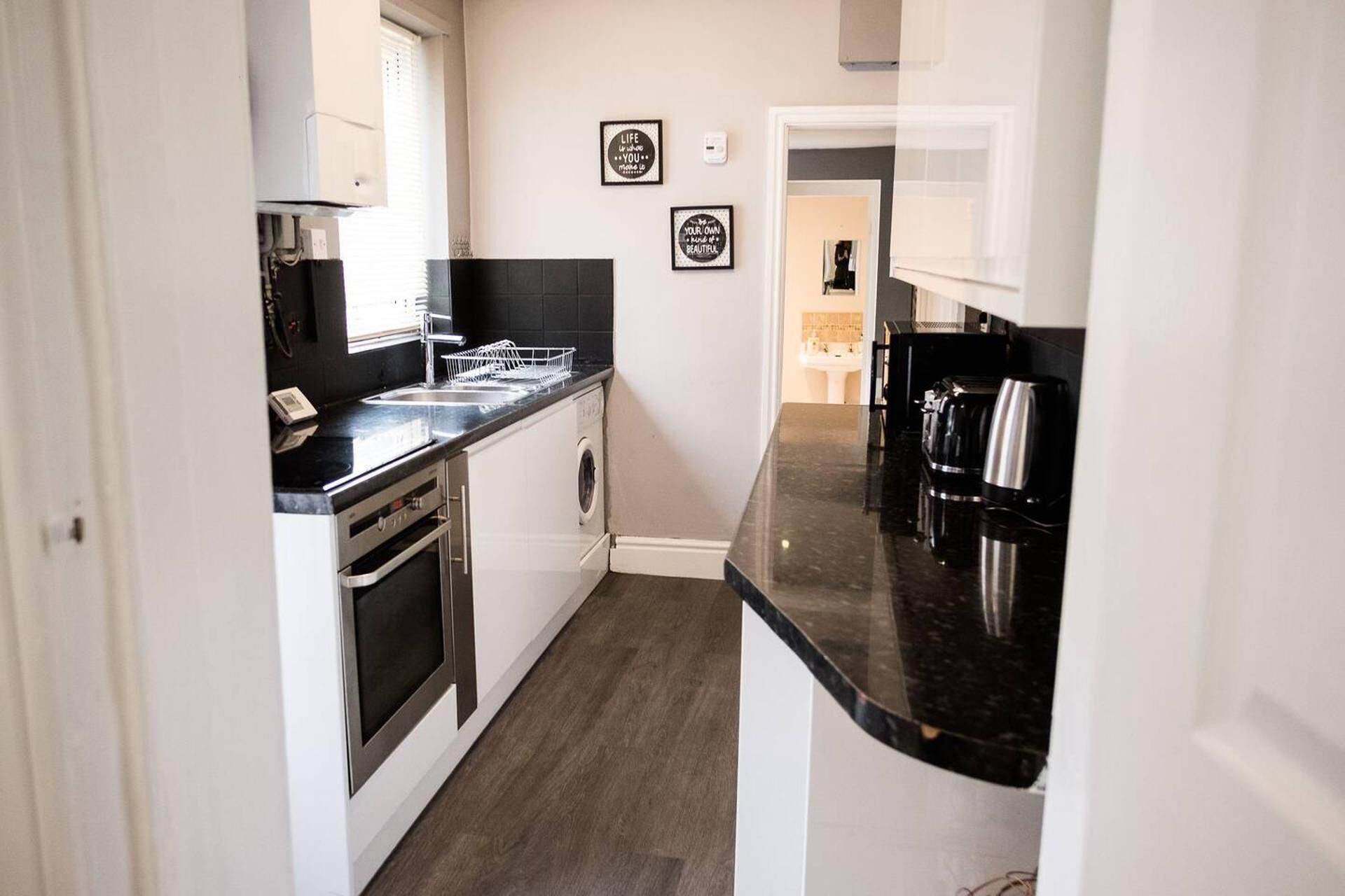 House | Private kitchen | Fridge, microwave, oven, stovetop