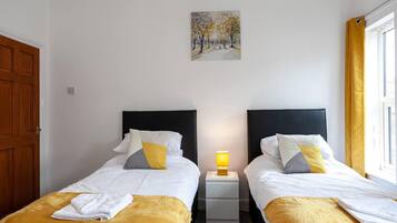 House | 4 bedrooms, iron/ironing board, free WiFi, bed sheets