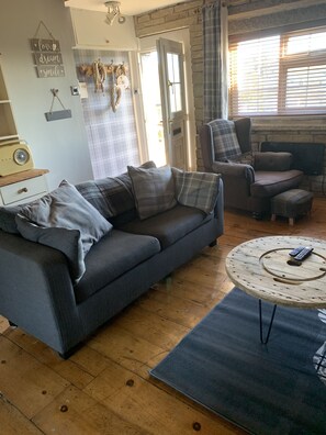 Fireplace - Captivating 1-bed Cottage in Halifax (Halifax)