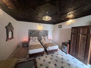Habitación tradicional | 1 dormitorio, minibar, escritorio y wifi gratis