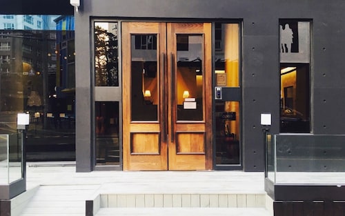 Canvas Black Guesthouse