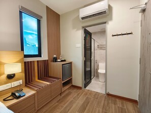 Minibar y caja de seguridad en la habitación 