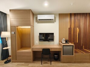 Premium fyrbäddsrum | Minibar, värdeförvaringsskåp på rummet och strykjärn/strykbräda