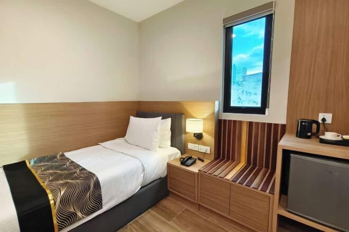 Minibar, in-room safe, iron/ironing board, free WiFi