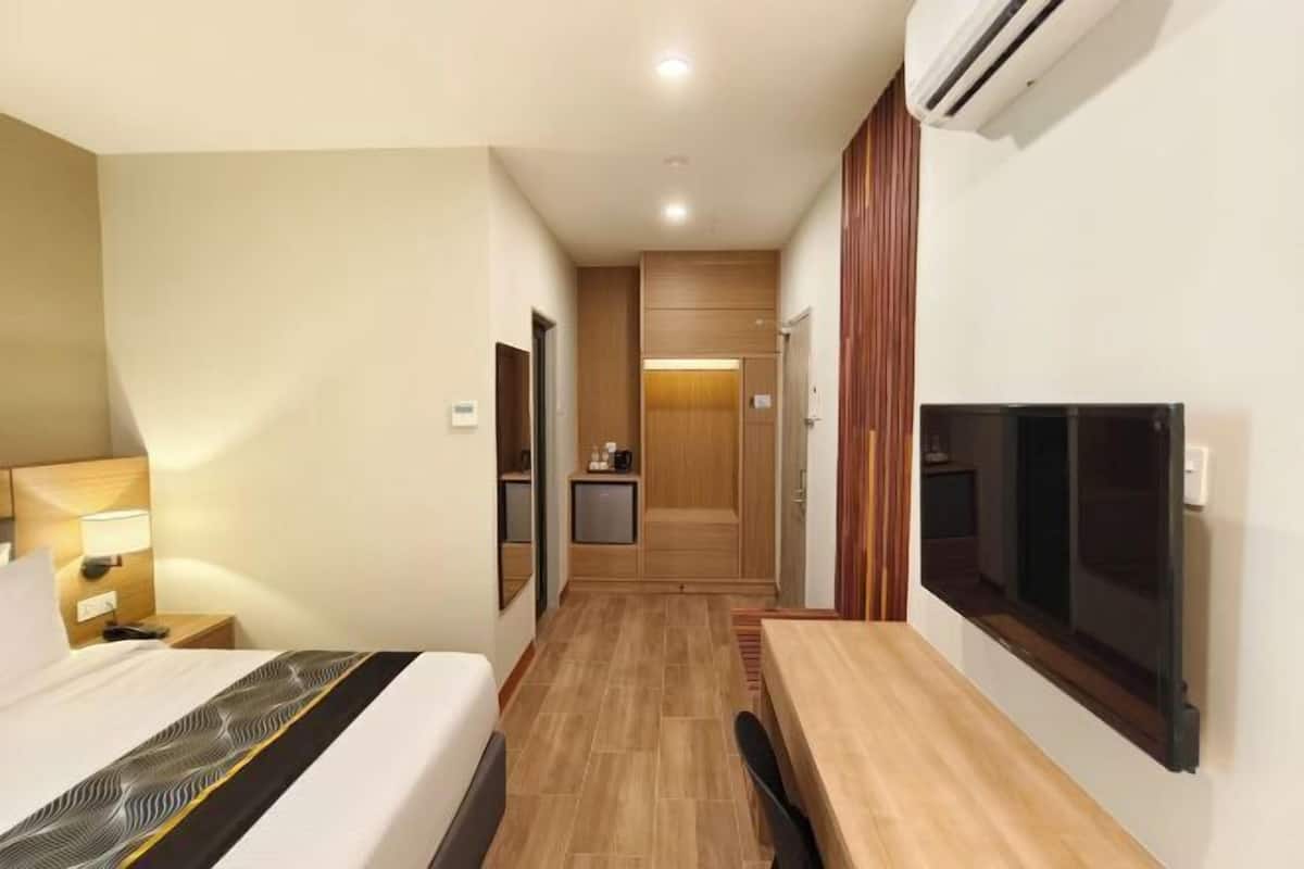 1 bedroom, minibar, in-room safe, iron/ironing board