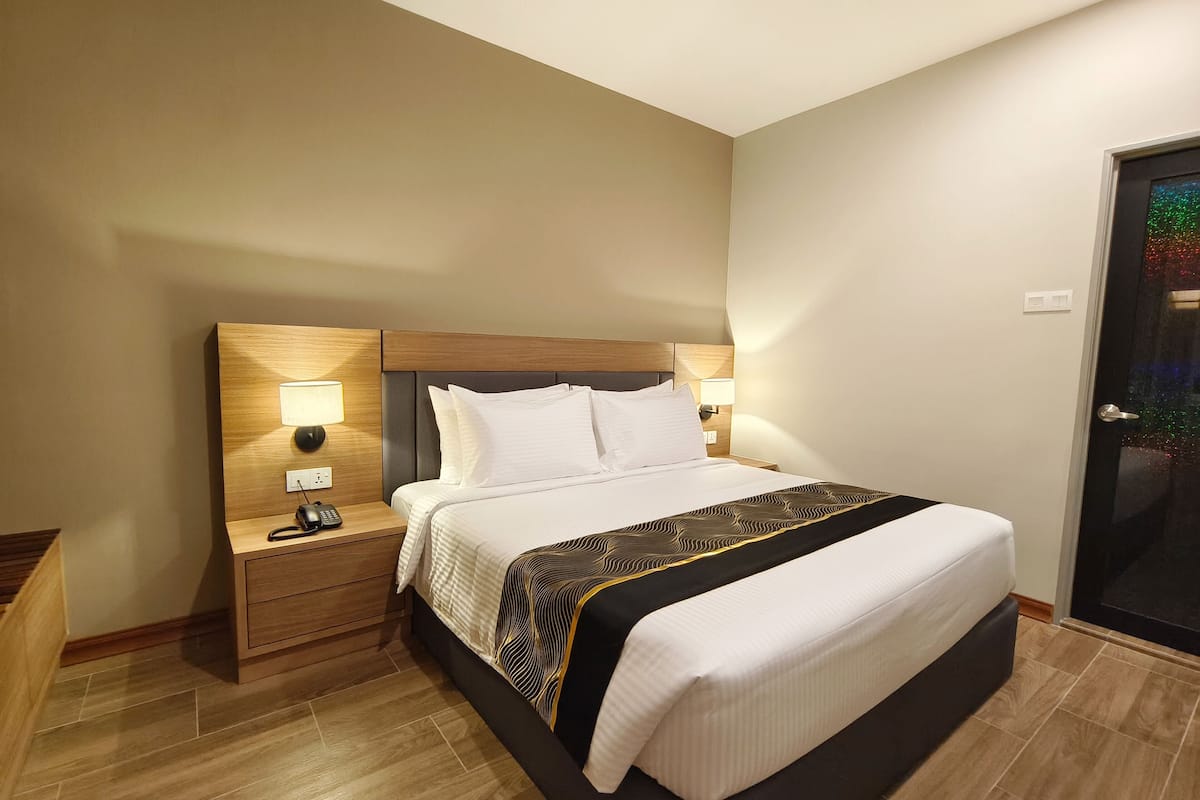 Standard-Doppelzimmer | Minibar, Zimmersafe, Bügeleisen/Bügelbrett, kostenloses WLAN