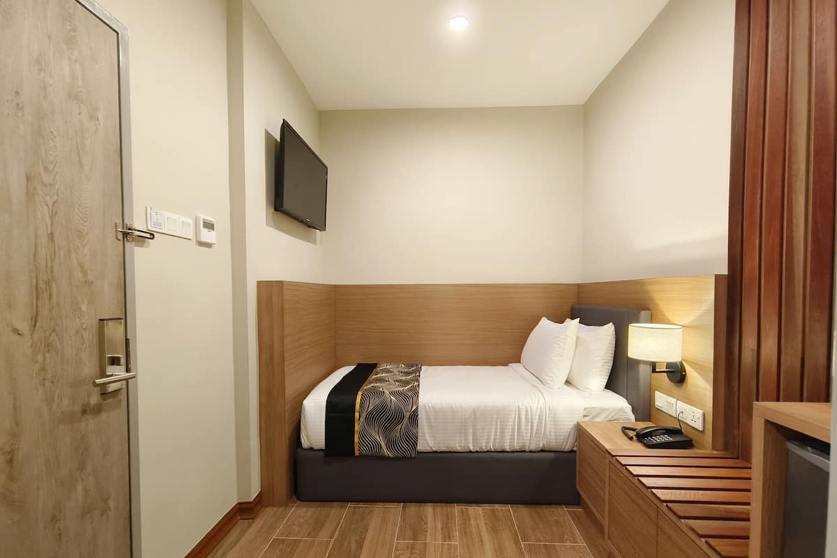 Standard-Einzelzimmer | Minibar, Zimmersafe, Bügeleisen/Bügelbrett, kostenloses WLAN