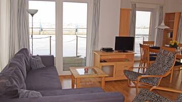 Fernseher, DVD-Player, Stereoanlage