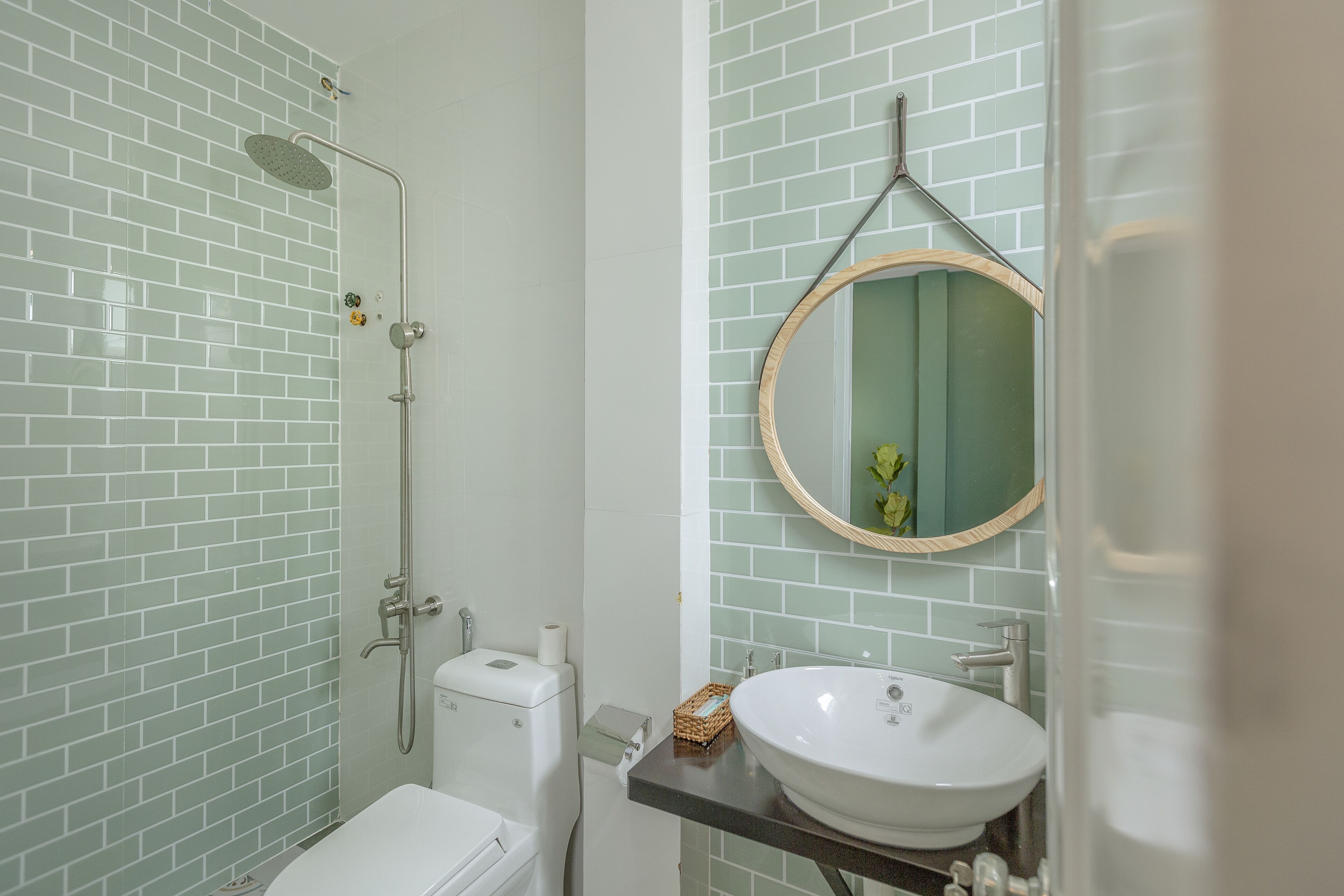 Phòng Deluxe | Phòng tắm | Buồng tắm vòi sen, vòi sen phun mưa, máy sấy tóc, khăn tắm 