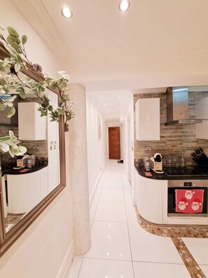 Private kitchen - Luxury 2 bed garden flat near Paddington! (London)