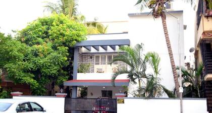 Huge fully furnished 1BHK in centre of the city!