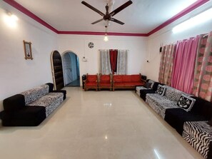 Living area - Huge fully furnished 1BHK in centre of the city! (Yewalewadi)