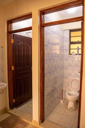 City Apartment | Bathroom | Shower, free toiletries, bidet, towels - Lux Suites Lumumba Drive Apartments (Nairobi)