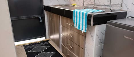 City-Apartment | Eigene Küche | Kühlschrank, Mikrowelle, Kochgeschirr/Geschirr/Besteck
