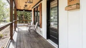 Exterior detail - Luxury Million-Dollar Oasis in Brookhaven / Atlanta (Atlanta)
