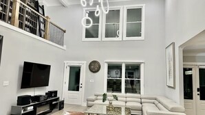 Living area - Luxury Million-Dollar Oasis in Brookhaven / Atlanta (Atlanta)