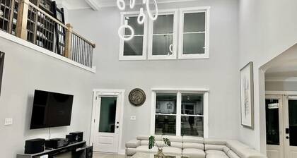 Location,Location 🌺Luxury ATL Getaway 👍Million-Dollar Home Big Discount-Book Now