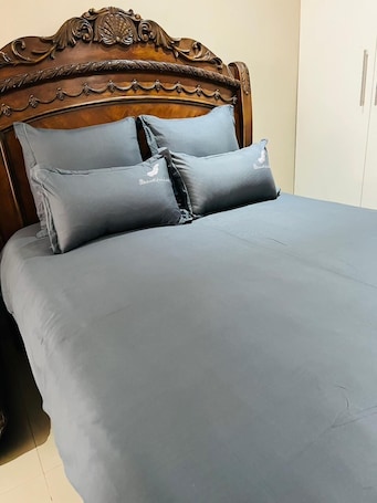 1 bedroom, Egyptian cotton sheets, premium bedding, down comforters