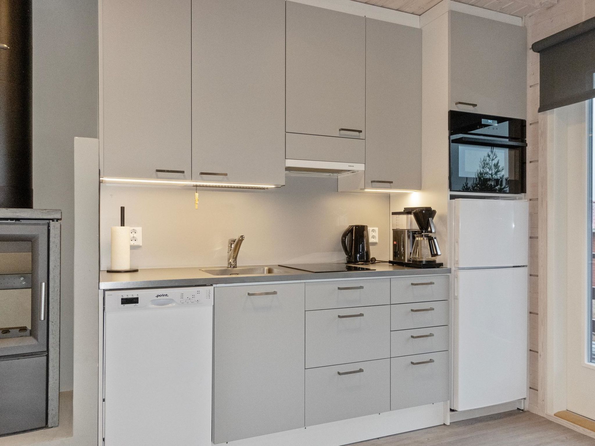 Frigorífico, lavavajillas y utensilios de cocina