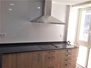 Fridge, microwave, stovetop, cookware/dishes/utensils