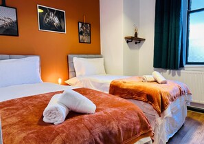 3 bedrooms, iron/ironing board, free WiFi, bed sheets - The Jewel Box Birmingham City Apartment (Birmingham)