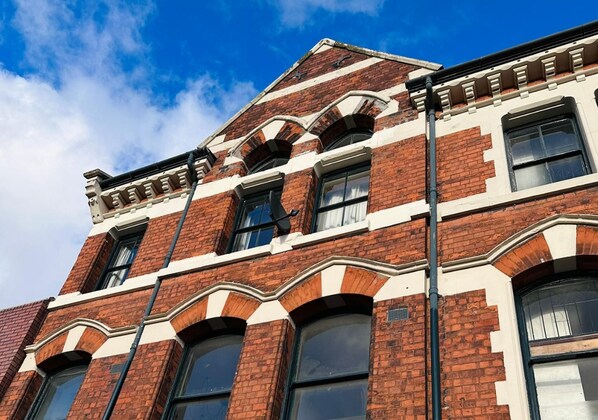 Apartment | Exterior detail - The Jewel Box Birmingham City Apartment (Birmingham)